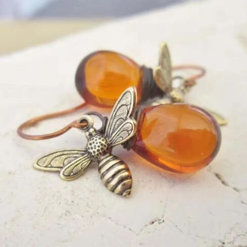 A Pair Retro Bee Earrings, Waterdrop Earrings, Trendy Waterdrop, Amber Fashionable Earring Accessories in Saudi Arabia