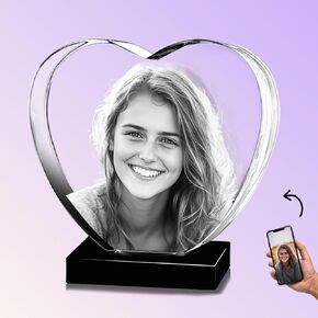 Monume Premium 3D Crystal Heart (متوسط) - صورة كريستالية مخصصة منقوشة بالليزر مصنوعة من زجاج شفاف - تتضمن قاعدة مضيئة وبطاقة تهنئة ثلاثية الأبعاد وسلسلة مفاتيح مطابقة in Kuwait