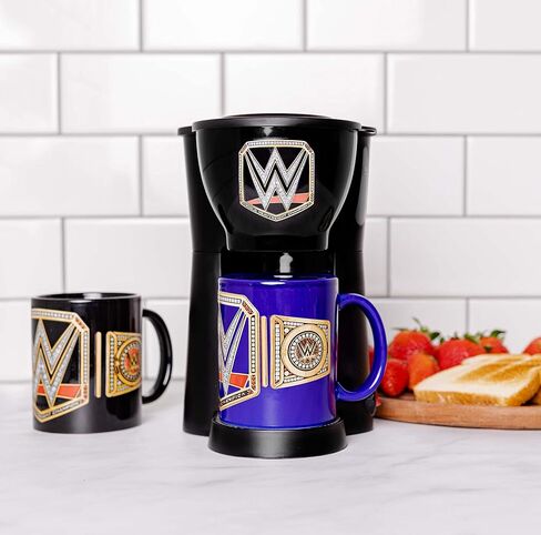 مجموعة هدايا صانعة القهوة ذات كوب واحد من Uncanny Brands WWE مع كوبين - اهتز مثل البطل in Kuwait
