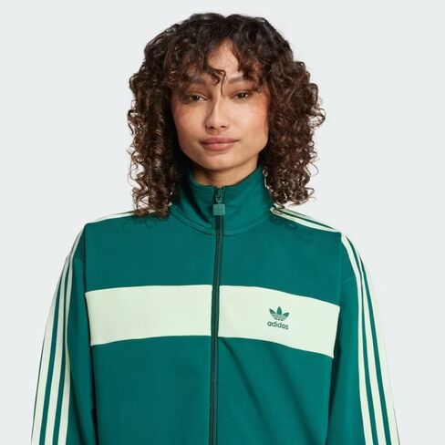 سترة adidas ORIGINALS النسائية ذات الألوان الفضفاضة، أخضر جامعي/شبه أخضر سبارك، صغير in Kuwait