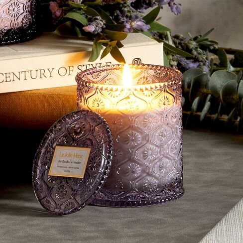 شمعة معطرة برائحة اللافندر من LA JOLIE MUSE - جوز الهند واللافندر وخشب الصندل | 6 أونصة من شمع الصويا الطبيعي | حرق نظيف لمدة 40 ساعة | شمعة عطرية للاسترخاء | ديكور المنزل الأنيق in Kuwait