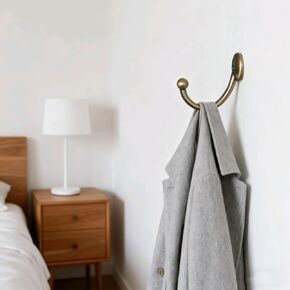 حوامل ستائر (مجموعة من 4)، أربطة ستائر مثبتة على الحائط مع براغي، خطاف ستارة حامل ستائر نافذة معدني مزخرف (أسود) in Kuwait