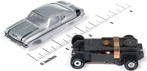 أوتو وورلد ثاندرجيت ينكو 1970 شيفروليه نوفا (فضية) سيارة فتحة HO in Kuwait