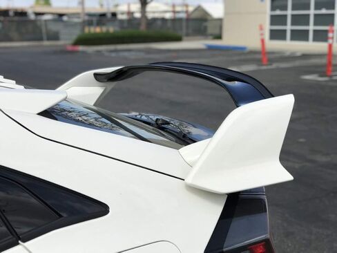 Vaikari USA Universal Spoiler Gurney Flap لأجنحة GT Spoilers in Kuwait