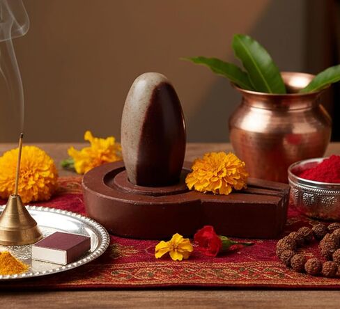 ESPLANADE Narmadeshwar Shivling Shiva Lingam Narmada Stone Jaladhari Narmada Stone لمنزل معبد ماندير - بني - 11.43 سم، ديني in Saudi Arabia