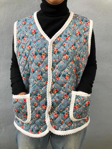 Korean Fashion, Kimchi Kimjang vest, Retro Granma fashion, Korean wannabe MZ fashion, Popular K fashion vest, Korean Winter, Halme, Floral patten with red,pink,blue,purple,grey. (Random) in Saudi Arabia