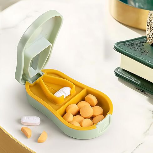 مقسم حبوب الدواء للحبوب الصغيرة والصغيرة، مقسم حبوب الدواء الأخضر للحبوب الصغيرة، سهل الفتح مع واقي شفرة أمان، مناسب للسفر ورحلة العمل (1.96 * 3.54 * 1.02 بوصة) in Kuwait