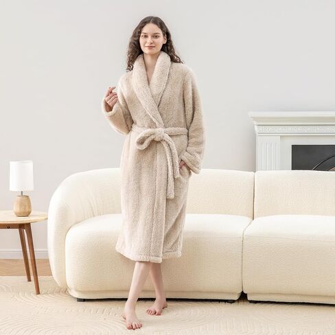 رداء Berkshire Extra-Fluffy™ النسائي - رداء حمام فاخر منفوش من القطيفة، ملابس مريحة من الصوف الناعم الدافئ مع جيوب وحزام in Saudi Arabia