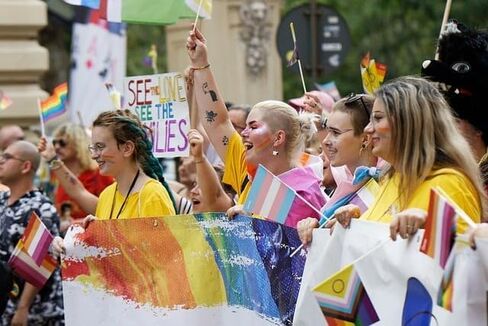 4 قطعة دبابيس قوس قزح فخر LGBTQ عشاق المينا فخر دبابيس ل معاطف للأطباء والممرضات قميص ظهره قبعة الديكور مجوهرات اكسسوارات هدية in Kuwait