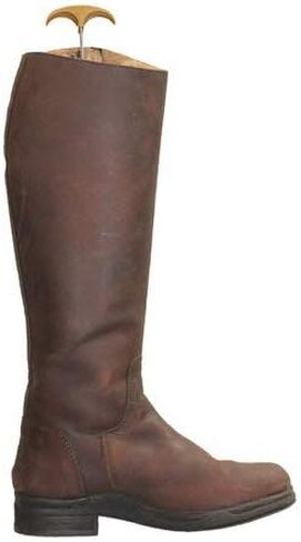 Dover Saddlery Plastic Boot Trees in Saudi Arabia