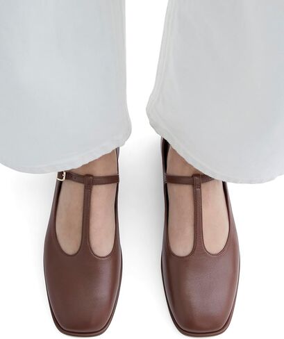 Everlane Womens The Leather T-Strap Flat in Saudi Arabia