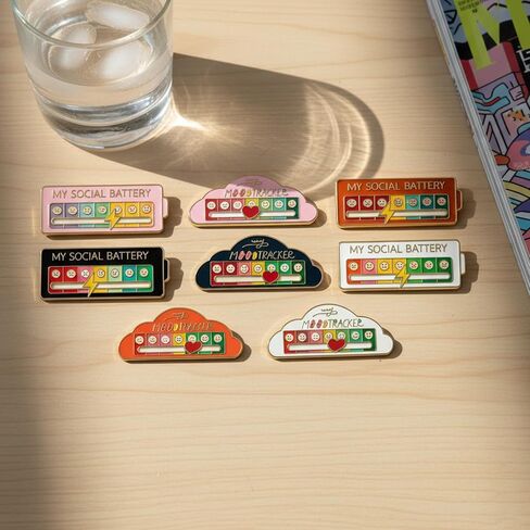8 قطع من دبابيس البطارية الاجتماعية، دبوس منزلق للبطارية الاجتماعية، أشكال مربعة وسحابية في 4 ألوان، شارات مزاجية معبرة للارتداء اليومي in Kuwait