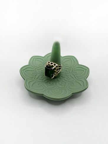 Ring Thing - طبق حامل حلقي من السيليكون/صينية حلية مع شفط بجوار الحوض، تخزين المجوهرات، ماندالا، ديكور المنزل، هدايا عيد ميلاد الأمهات لعيد ميلاد الخطوبة للنساء (كريمي) in Saudi Arabia