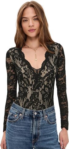 بدلة أليسيا دانتيل للسيدات من Generation Love in Kuwait