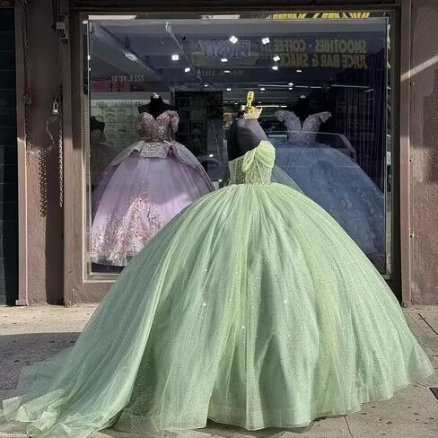 تول سباركلي مطرز فساتين Quinceanera قبالة الكتف الحبيب الكرة ثوب منتفخ الحلو 16 فساتين مع القطار in Kuwait