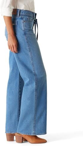 بنطلون جينز نسائي من Levi Strauss Signature Gold بحزام واسع الساق من قماش الدنيم المطاطي متوسط ​​الارتفاع (متوفر أيضًا بمقاس إضافي) in Saudi Arabia