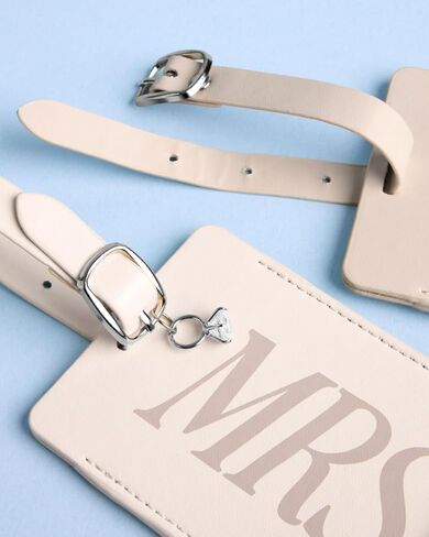 بطاقات الأمتعة XO وFetti Mr and Mrs - مجموعة من قطعتين | حقيبة سفر، حفل زفاف، هدية توديع العزوبية، حفلة خطوبة، سفر للأزواج، الزوج والزوجة in Kuwait