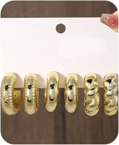 مجموعة 24 زوجًا من الأقراط الذهبية البسيطة للنساء، أقراط لؤلؤية فريدة من نوعها، مجموعة متعددة من المجوهرات بتصميم مريح ورائع لحفلات أعياد الميلاد in Kuwait