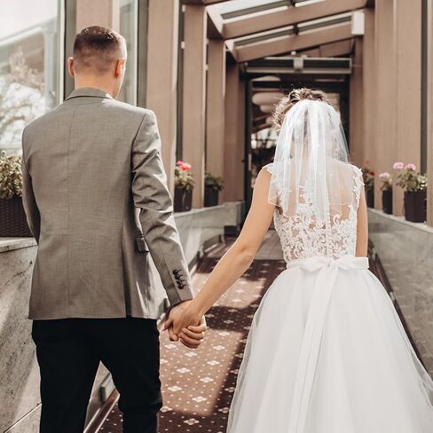 حجاب لؤلؤي قصير للعرائس، حجاب زفاف قصير مع طرحة زفاف بيضاء لؤلؤية مع مشط حجاب نسائي صغير لحفلات توديع العزوبية للنساء والعرائس، بطول 43 سم/16.9 بوصة in Saudi Arabia