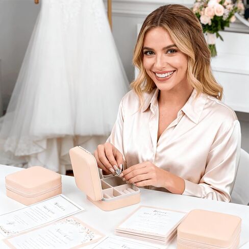 مجموعة من 36 علبة مجوهرات للسفر، 6 ألوان 4×4×2 في صندوق مجوهرات صغير محمول منظم لخواتم الأقراط والقلائد، مجموعة مجوهرات صغيرة من جلد البولي يوريثان لهدايا وصيفات العروس للنساء in Kuwait