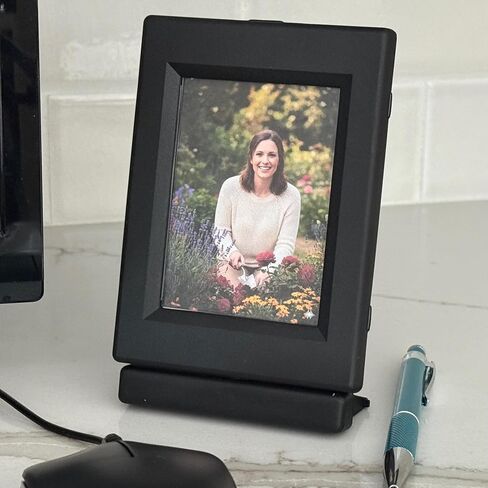 بطاقة FlexFrame/شاشة عرض الصور مع خاصية التقليب 360 درجة - وضع حامل المكتب والتركيب على الحائط، حامل مغناطيسي 35pt لبطاقات التداول/الصور in Saudi Arabia