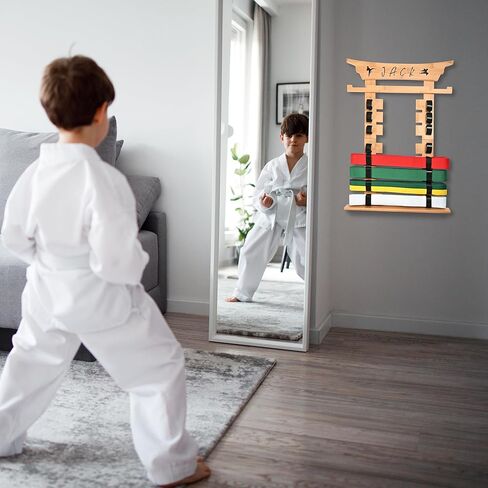 رف عرض حزام الكاراتيه من هامبربوت مع شماعة ميدالية، حامل عرض حزام الفنون القتالية، 8 أحزمة التايكوندو حزام جيو جيتسو حزام BJJ حامل معلق لهدايا الأطفال والكبار in Kuwait