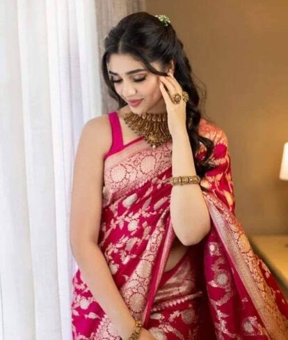 Women's Banarasi Silk Saree With Unstitched Blouse Piece in Saudi Arabia