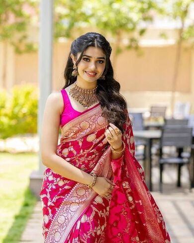 Women's Banarasi Silk Saree With Unstitched Blouse Piece in Saudi Arabia