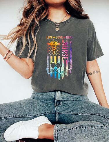 Heavyweight Garment-Dyed Nursing Shirts Vintage American Flag US Stethoscope Heartbeat Live Love Heal Nurses T-Shirt Nurse Gifts Tee for Women Nurse Life in Saudi Arabia