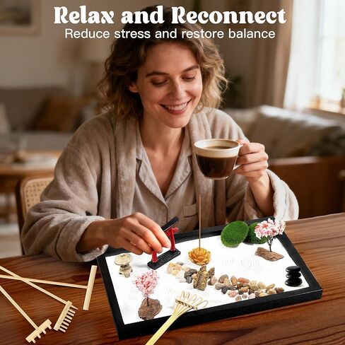 مجموعة Zen Garden لديكور المكتب - حديقة رملية صغيرة يابانية مع أكثر من 10 أدوات وملحقات، مكابس الخيزران، بوابة توري، حامل البخور وصندوق الهدايا - زينة مكتب لتخفيف التوتر للمنزل والمكتب in Kuwait