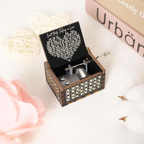 صندوق الموسيقى الخشبي المنقوش بكرنك اليد | صندوق موسيقي على الطراز العتيق مع لحن رومانسي، هدية مثالية لعيد الحب والذكرى السنوية وأعياد الميلاد للزوجة أو الزوج أو الشريك. in Kuwait