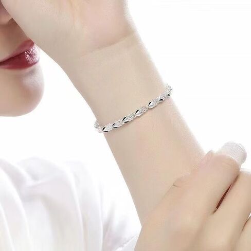 925 Floral Chain Bracelet for Women: Lightweight Adjustable Dainty Jewelry, Elegant Silvery Minimalist Design for Party & Daily Wear, Thoughtful Gift in Saudi Arabia