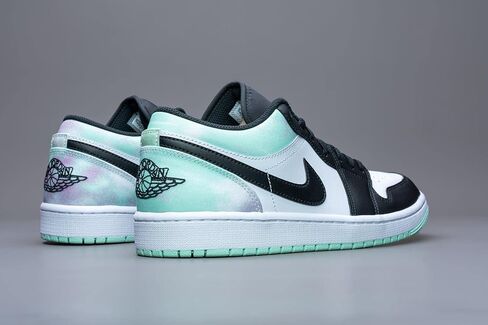 Jordan AIR للرجال 1 Low DM1199 100 ربطة عنق - مقاس 11 in Kuwait