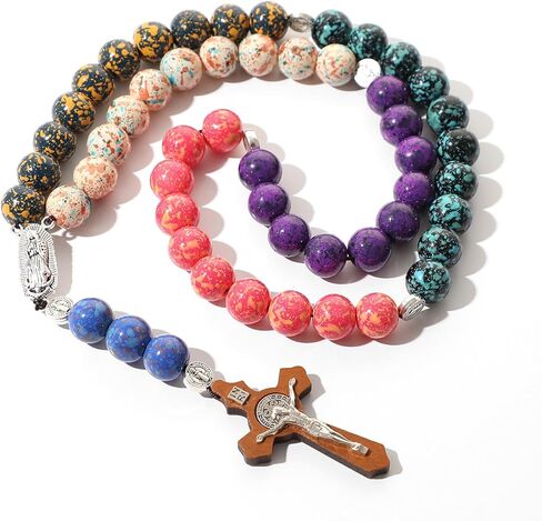 مسبحة كاثوليكية من الخرز المطلي يدويًا - خرز لامع غير مشوه مع St. ميدالية وصليب بنديكت، هدية المناولة الأولى، ديكور مرآة السيارة، خرز الصلاة المسيحية، هدية كاثوليكية ومسيحية in Kuwait