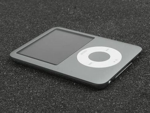 M-Player متوافق مع iPod Nano 3rd (4 جيجابايت، فضي) in Saudi Arabia