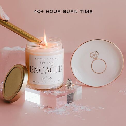 شمعة Sweet Water Decor in My Engaged Era Candle - هدايا الخطوبة وحفلات الزفاف لها - شمعة الصويا بوزن 9 أونصة في وعاء شفاف مع وقت احتراق يزيد عن 40 ساعة، صنع في الولايات المتحدة الأمريكية in Kuwait