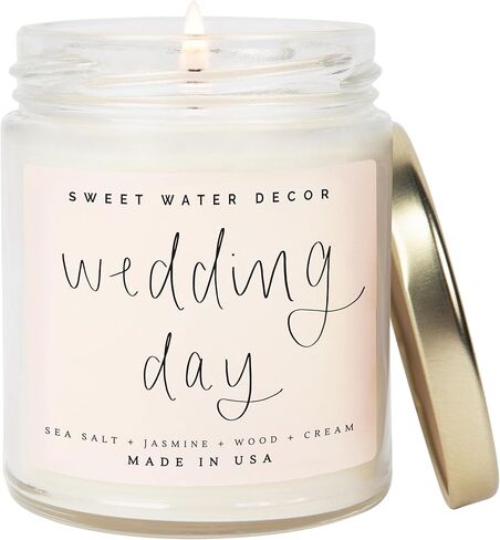 شمعة Sweet Water Decor in My Engaged Era Candle - هدايا الخطوبة وحفلات الزفاف لها - شمعة الصويا بوزن 9 أونصة في وعاء شفاف مع وقت احتراق يزيد عن 40 ساعة، صنع في الولايات المتحدة الأمريكية in Kuwait