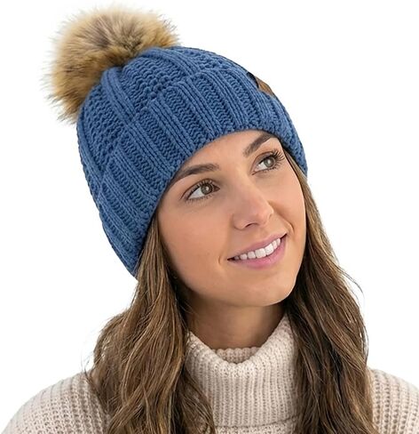 قبعة CC Beanie النسائية المريحة من قماش شانيل بوم - قبعة شتوية دافئة وعصرية ذات ملمس ناعم in Saudi Arabia