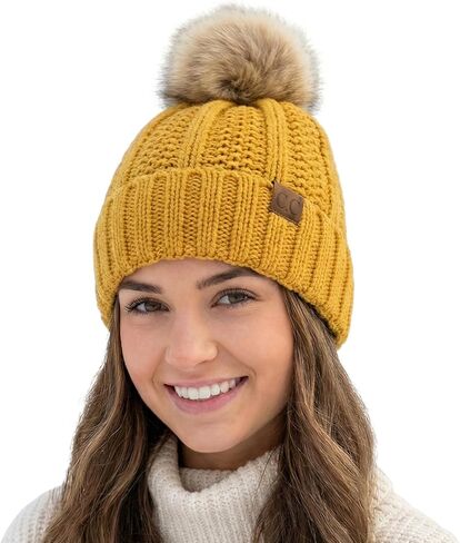 قبعة CC Beanie النسائية المريحة من قماش شانيل بوم - قبعة شتوية دافئة وعصرية ذات ملمس ناعم in Saudi Arabia
