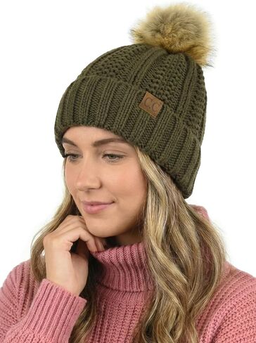 قبعة CC Beanie النسائية المريحة من قماش شانيل بوم - قبعة شتوية دافئة وعصرية ذات ملمس ناعم in Saudi Arabia