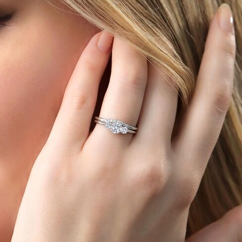 مجموعة خاتم الخطوبة والزفاف من الذهب الأبيض عيار 10 قيراط من Gem Stone King والألماس الأبيض من Lab Grown Diamond للنساء | 0.75 قيراط | لون سائل الدفاع | وضوح VVS-VS | جولة 5 مم و 3 مم | الحجم 5،6،7،8،9 in Kuwait