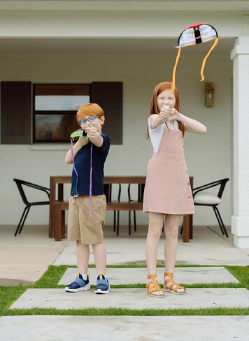 ضحكة مكتومة وزئير - طائرات ورقية بالإبهام - إطلاق طائرات ورقية ممتعة وحيوية - إطلاق طائرات ورقية باستخدام إبهامك - قاذفة ألعاب مطاطية متينة - للأعمار من 5 سنوات فما فوق in Kuwait