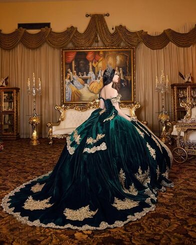 فساتين Quinceanera مزينة باللون الذهبي العتيق من Moucy فساتين Quinceanera مخملية مطرزة حلوة 16 فستان مع ذيل مكشوف الكتفين فستان ثلاثي الأبعاد مزين بالزهور 15 in Kuwait