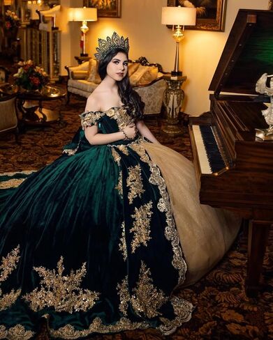 فساتين Quinceanera مزينة باللون الذهبي العتيق من Moucy فساتين Quinceanera مخملية مطرزة حلوة 16 فستان مع ذيل مكشوف الكتفين فستان ثلاثي الأبعاد مزين بالزهور 15 in Kuwait