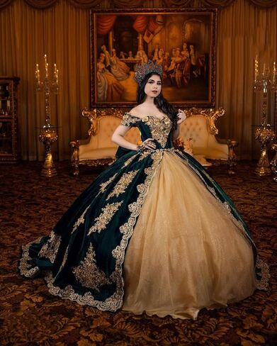 فساتين Quinceanera مزينة باللون الذهبي العتيق من Moucy فساتين Quinceanera مخملية مطرزة حلوة 16 فستان مع ذيل مكشوف الكتفين فستان ثلاثي الأبعاد مزين بالزهور 15 in Kuwait