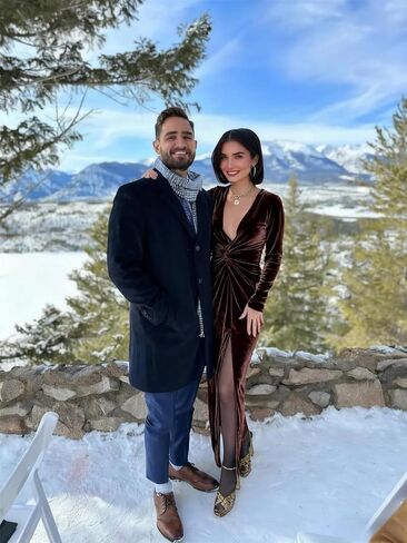 فستان CuteMe المخملي برقبة على شكل V لوصيفات العروس ذو فتحة عالية وأكمام طويلة فساتين الحفلات الرسمية CC004 in Kuwait