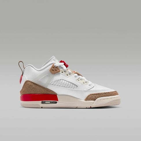 حذاء Jordan Spizike Low Big للأطفال (أبيض/مموه صحراوي/شراعي/أحمر ناري) in Kuwait