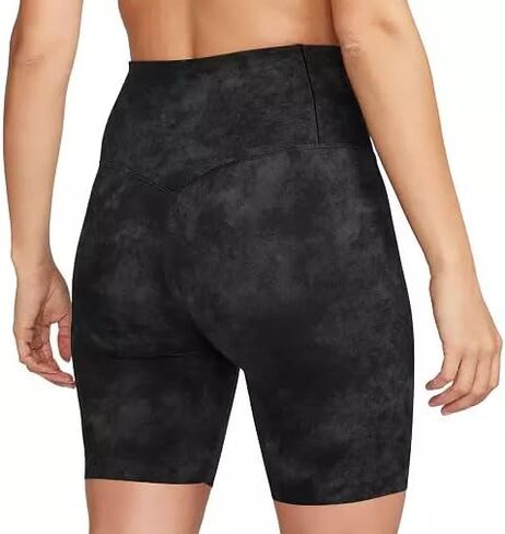 شورت راكب الدراجة النارية Zenvy Tie-Dye Gentle-Support عالي الخصر مقاس 8 بوصات من Nike للنساء، أسود in Kuwait