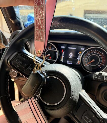 حقيبة لطيفة على شكل سلسلة مفاتيح معصم: لمحفظة مفاتيح السيارة - إكسسوارات الموضة للنساء - التسوق أثناء التنقل للاستخدام المنزلي in Kuwait