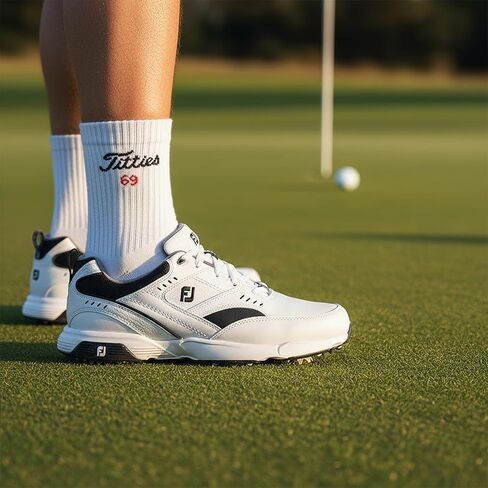 جوارب جولف مضحكة من ZEETY - جوارب بيضاء مبتكرة، هدايا جولف فريدة وإكسسوارات جولف، زوج واحد في كل عبوة، مقاس 9-13 in Kuwait